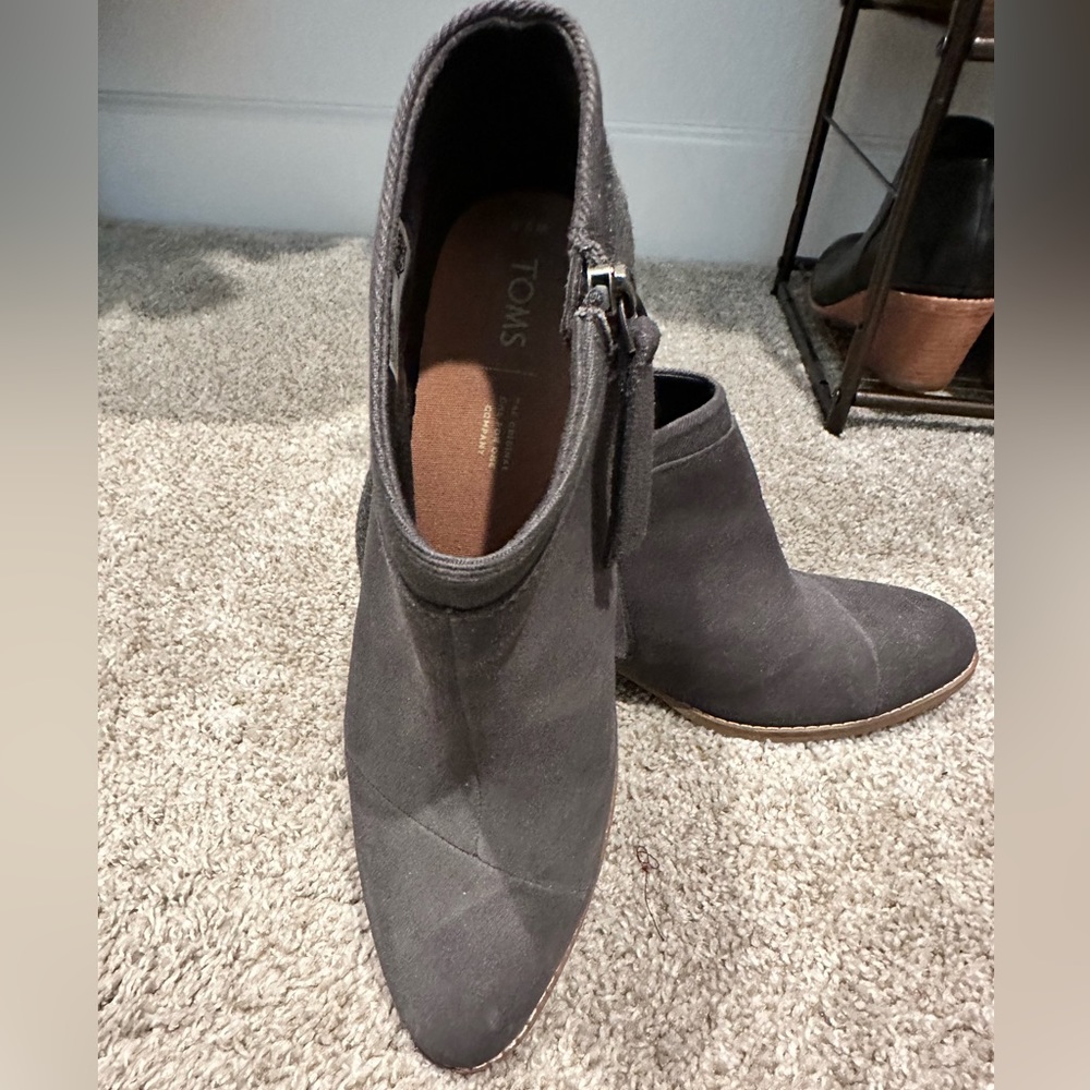 Toms Loren grey suede/wool bootie size 9.5